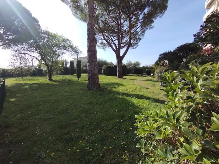 Studio Antibes Piscine Wifi Apartment